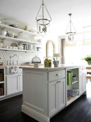 Phòng bếp sang trọng và tinh tế với sắc trắng